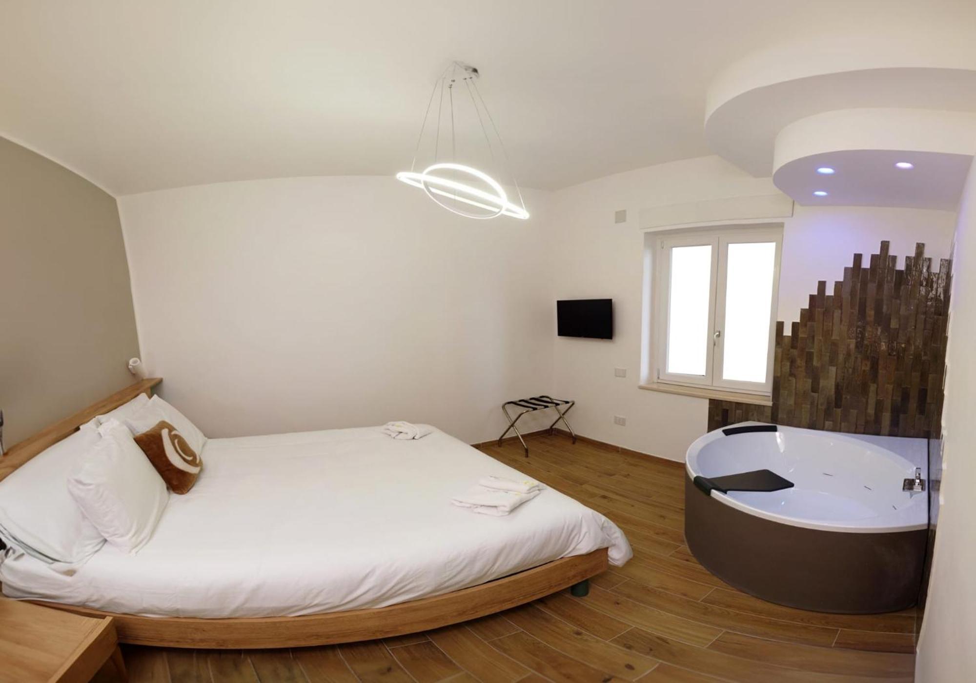 Three Moons Boutique House/Calypso Lägenhet Salerno Exteriör bild